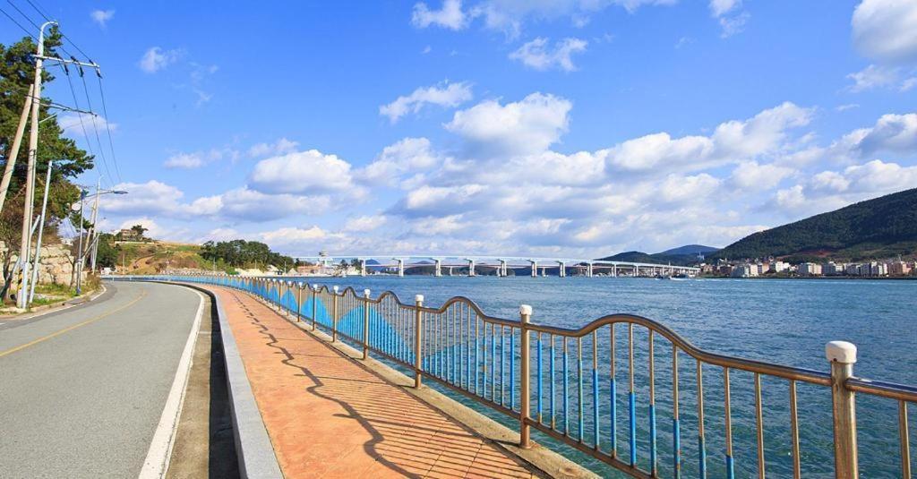 Hyacinth Pension Tongyeong Extérieur photo